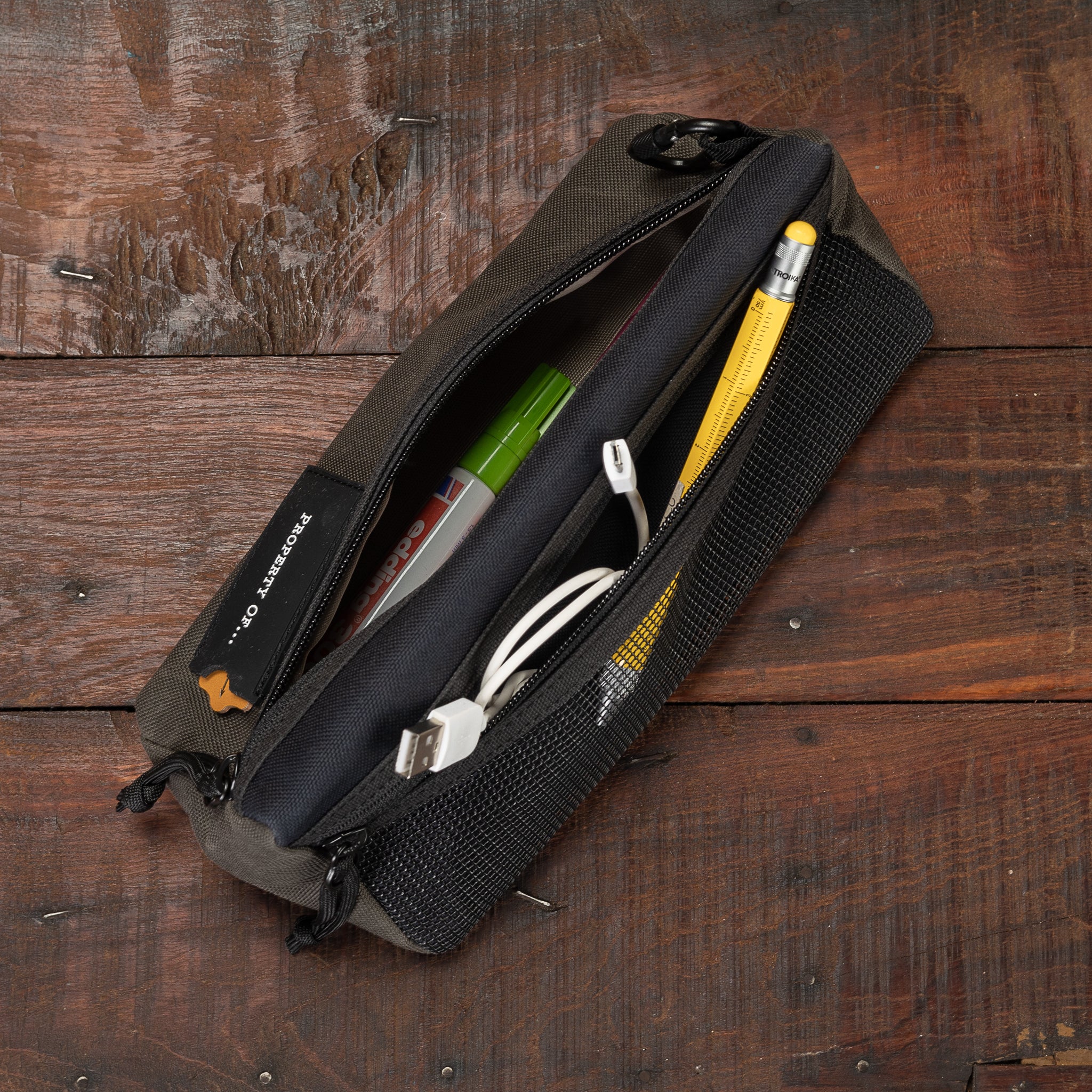 Liv Triangle Pouch